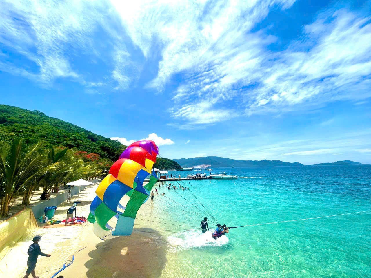 Du ngoạn Vịnh Nha Trang